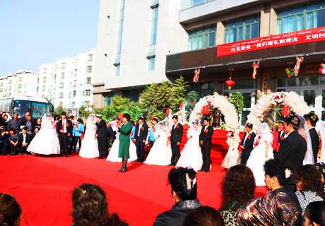 新疆维吾尔族婚姻习俗，事先都要履行“提亲”的手续