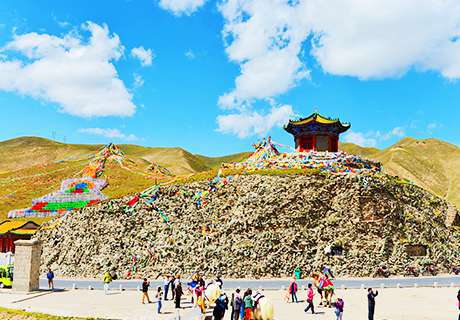 青海日月山，祁连山的分支之一，位于青藏高原的东部